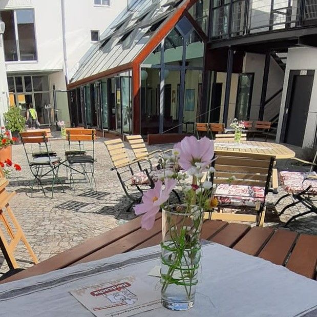 Innenhof mit Restaurant
