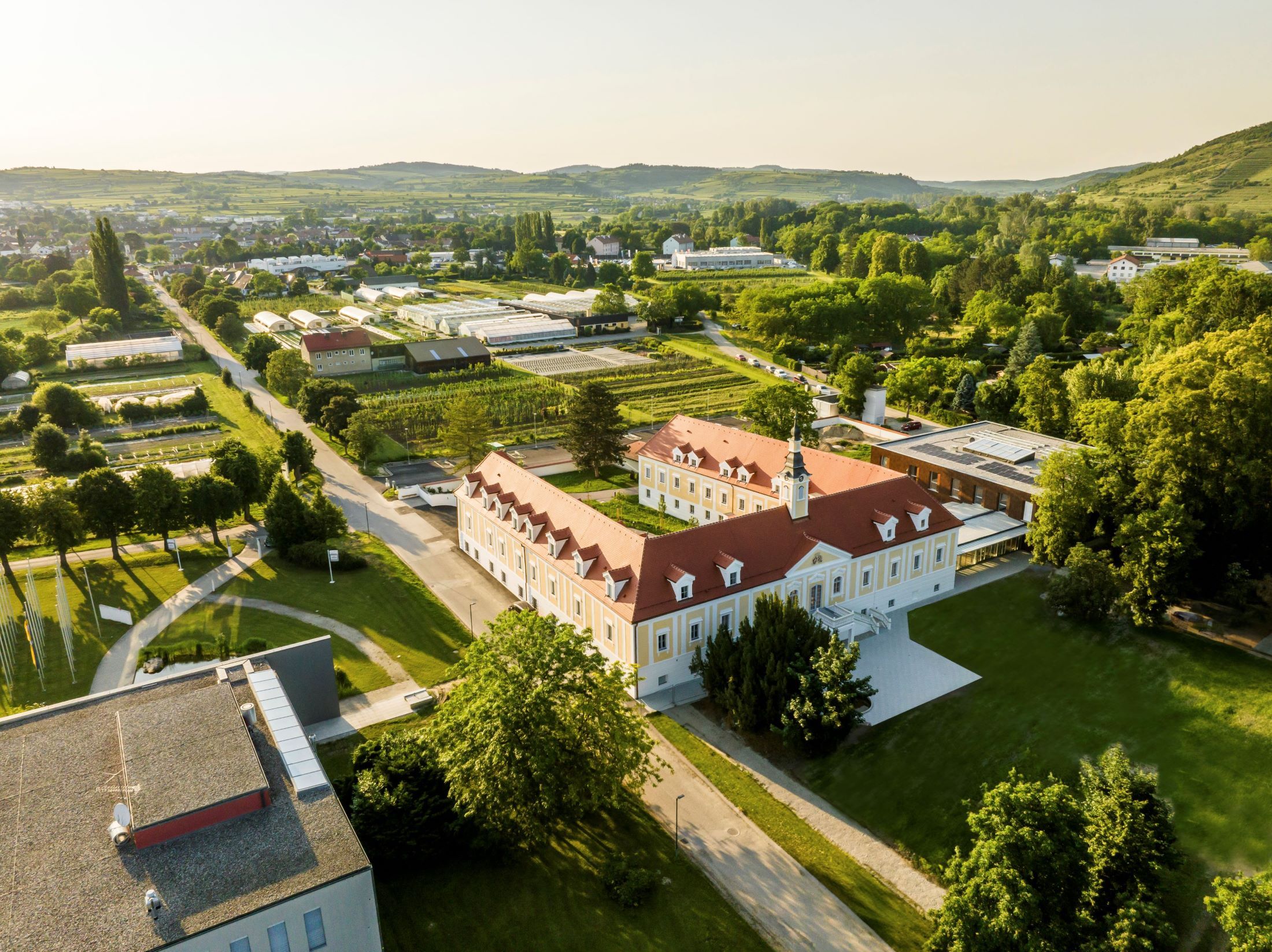 Gesamtes Areal des Hotels Schloss Haindorf