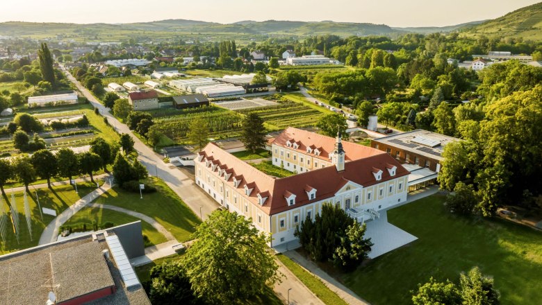 Gesamtes Areal des Hotels Schloss Haindorf, © Point of View