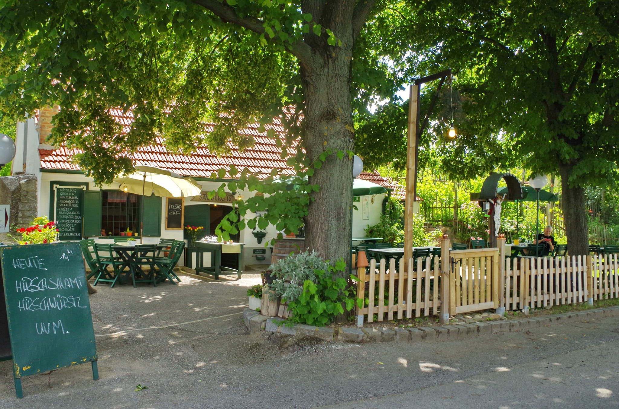 Heurigenlokal "Am Sauberg 16"