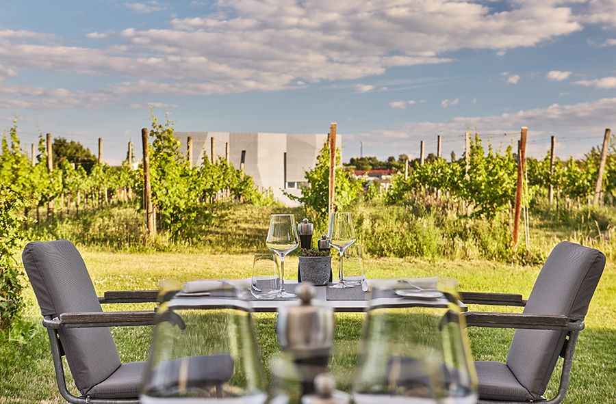 LOISIUM - Restaurant Vineyard mit Blick auf WeinWelt