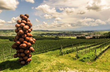 Skulptur von Heimo Zobernigg in der Riede Käferberg, © POV Robert Herbst