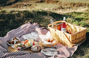 Picknickkorb mit regionalen Schmankerln, © Heurigenhof Bründlmayer