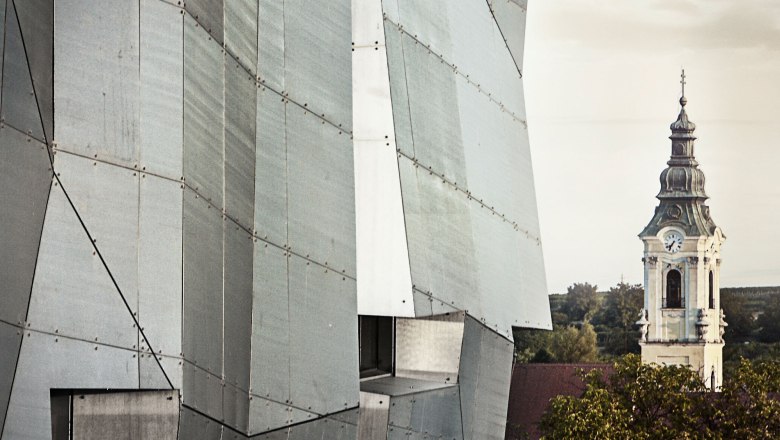 Architektonische Gegensätze am STADTWEG Langenlois, © Andreas Hofer Photography