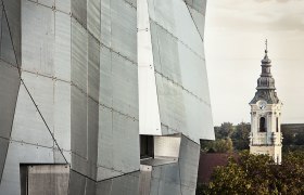 Architektonische Gegensätze am STADTWEG Langenlois, © Andreas Hofer Photography