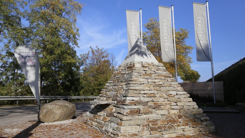 Natursteinpyramiden, &copy; Freunde der Gartenbauschule Langenlois